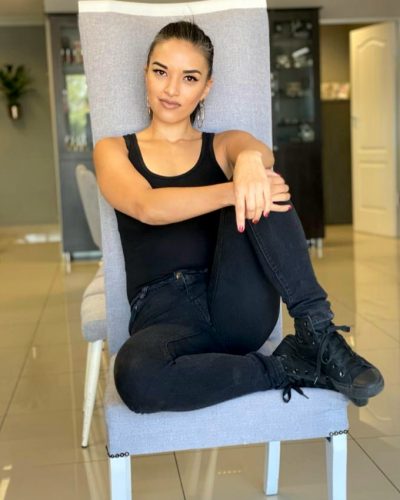 Elle Nail Tech Microblading Therapist Make Up Artist & Owner Of Elostrated GEL Polish